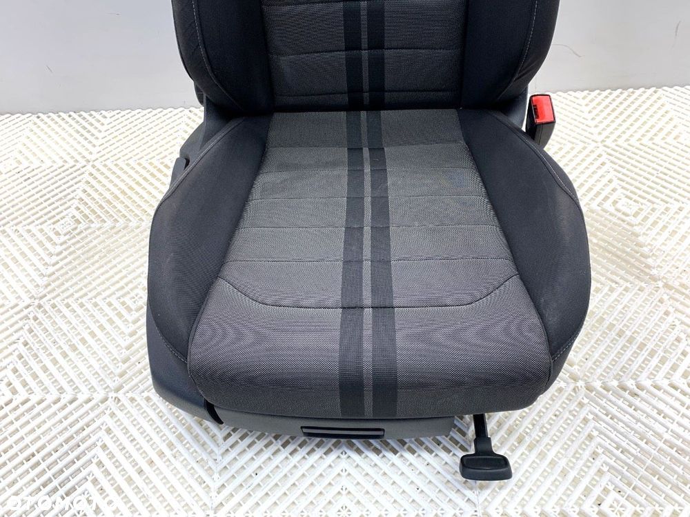 FOTEL PRAWY PRZÓD  VW GOLF VII (5G1, BQ1, BE1, BE2) 2012 - 2022 1.4 TSI 92 kW [125 KM] benzyna 2014 - 3