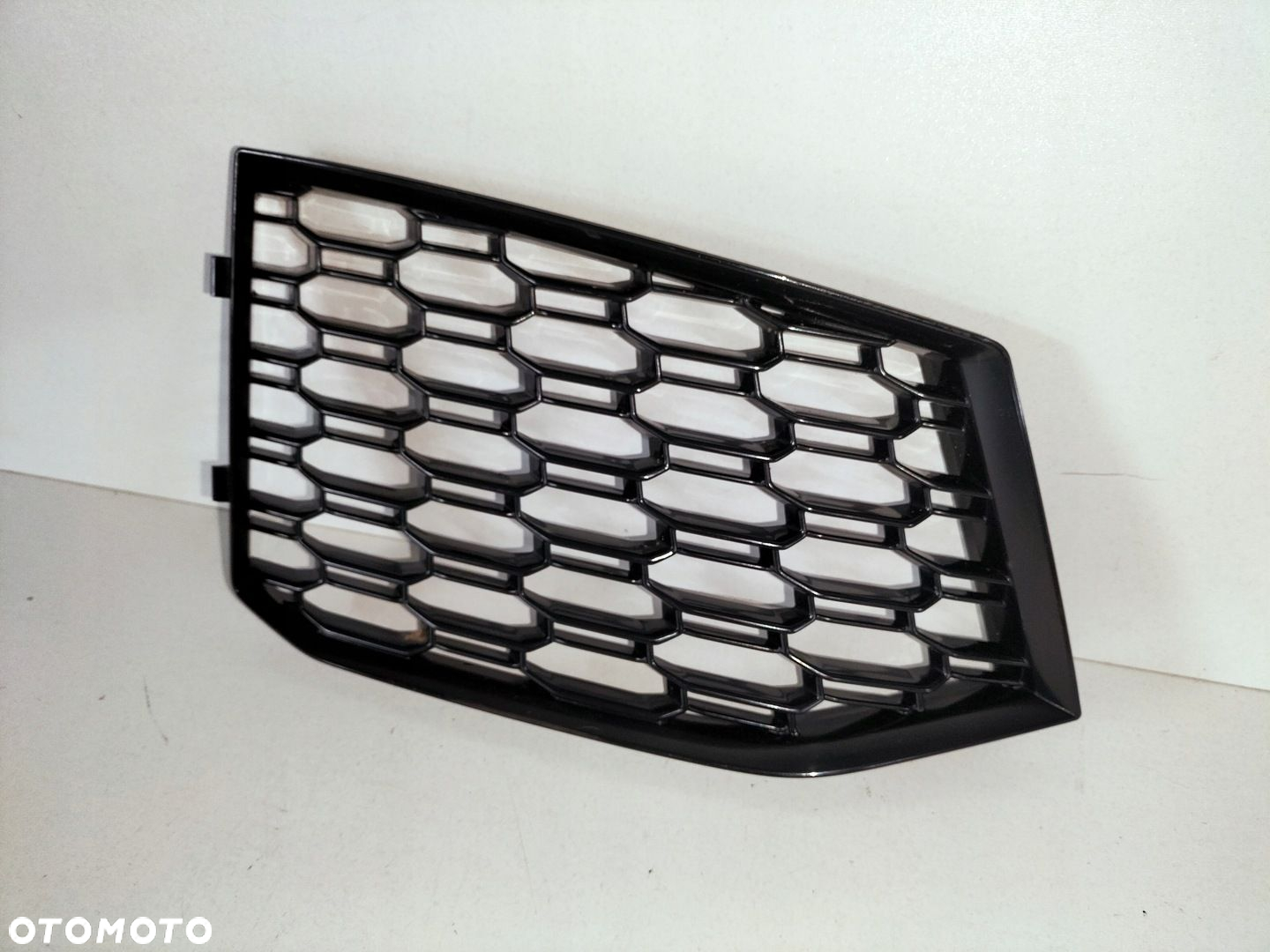 Atrapa kratka zderzaka prawa AUDI RS4 B9 15- - 2