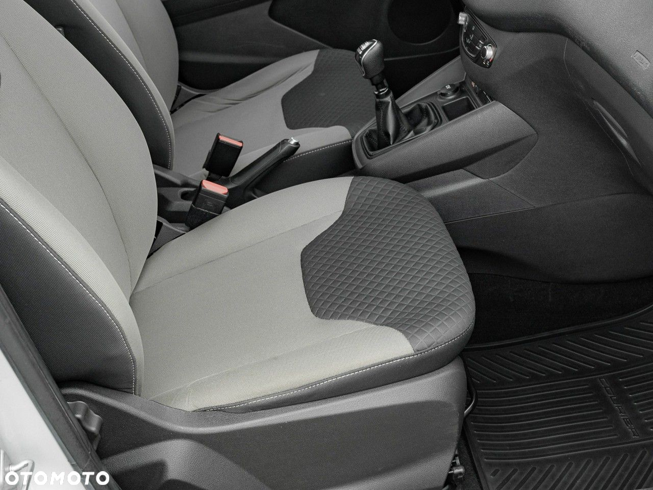 Ford Transit Courier 1.0 EcoBoost Trend - 25