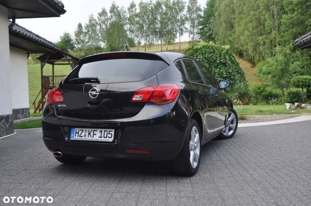 Opel Astra 1.4 Turbo 150 Jahre - 9
