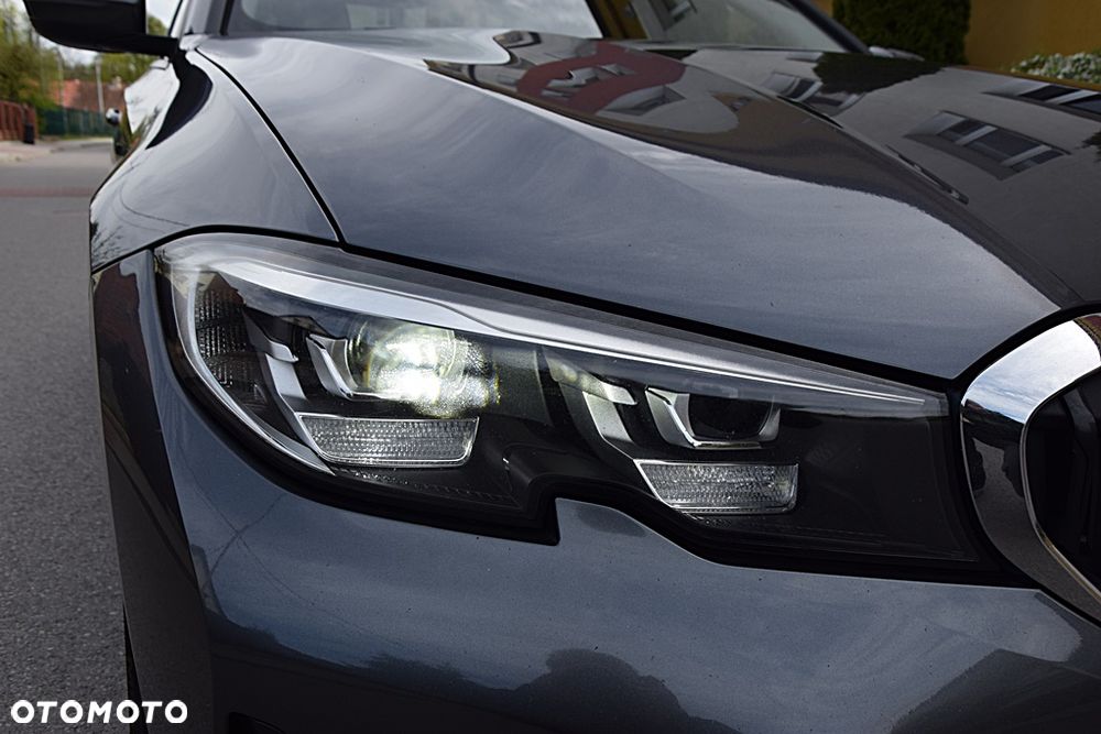 BMW Seria 3 318d Edition M Sport Shadow - 24