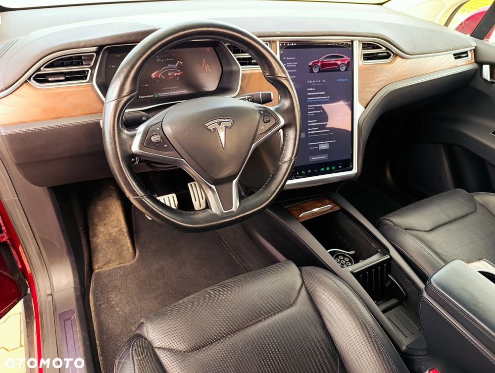 Tesla Model X - 3