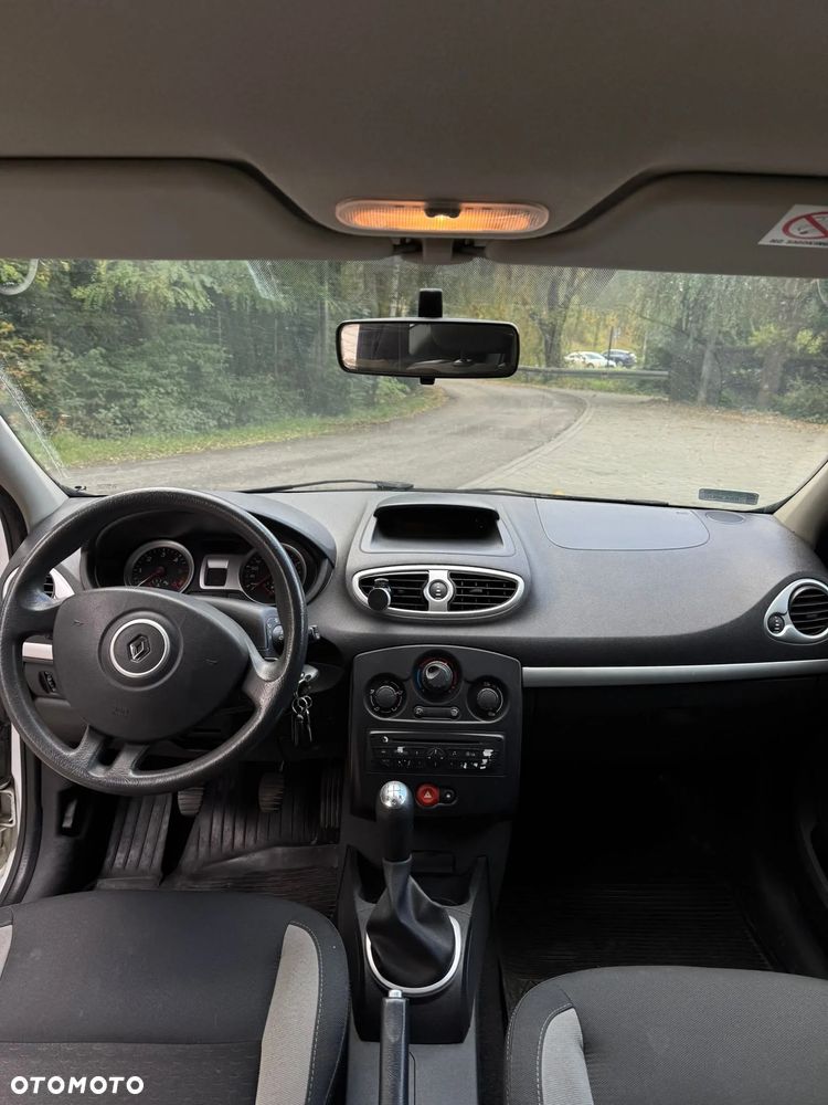 Renault Clio - 11