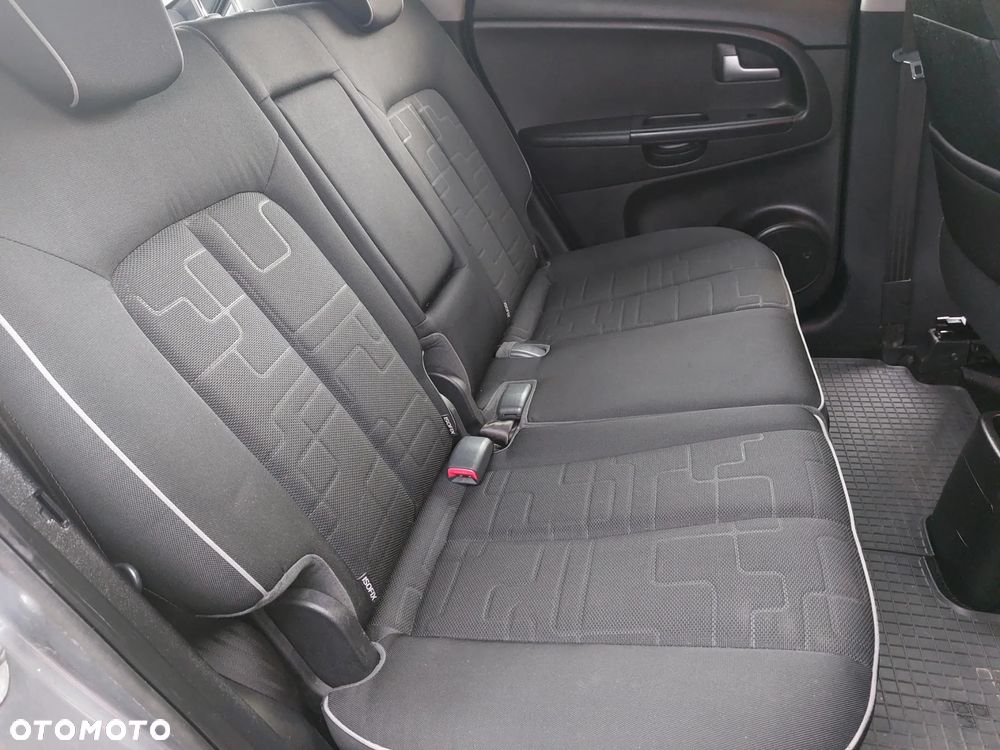 Kia Venga 1.6 L - 8