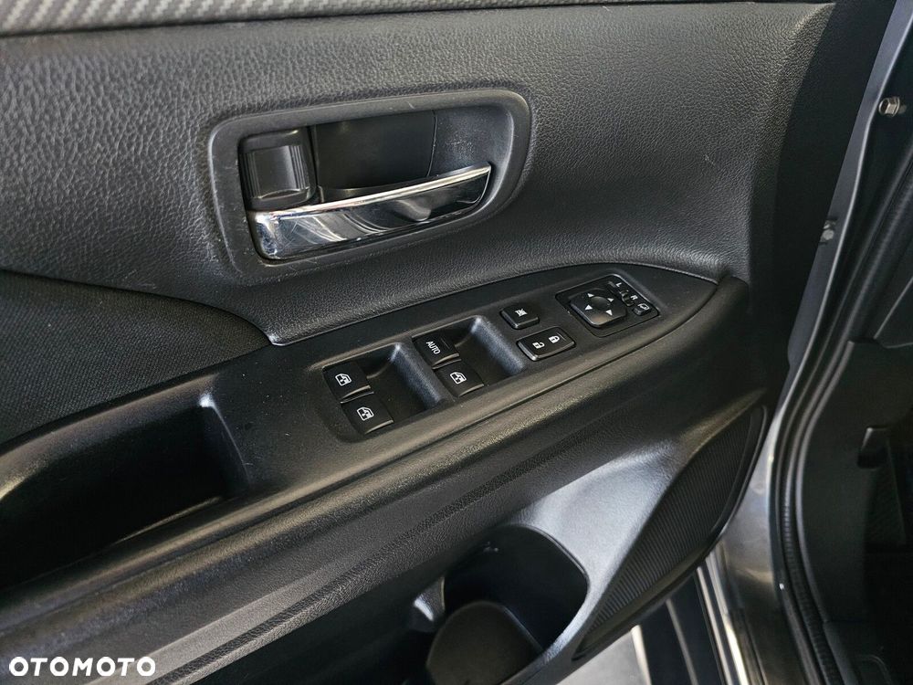 Mitsubishi Outlander - 26