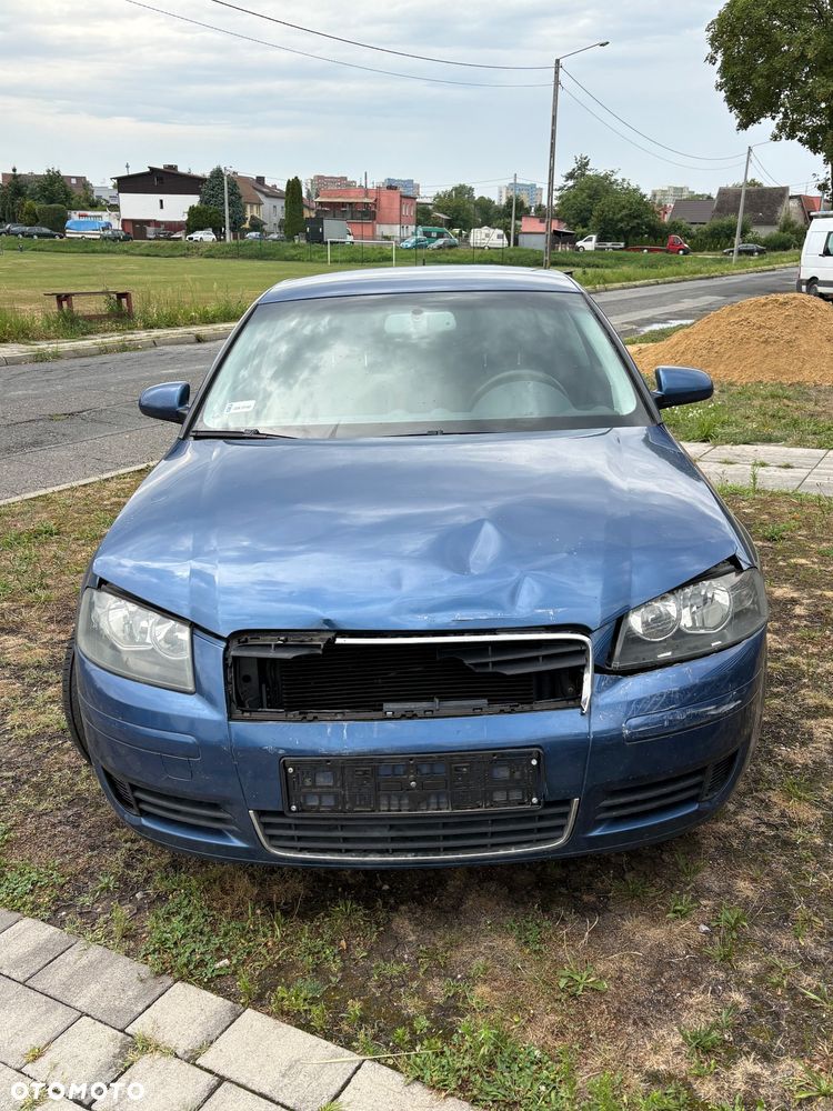 Audi A3 3-drzwiowe 1.6 FSI Ambiente - 2