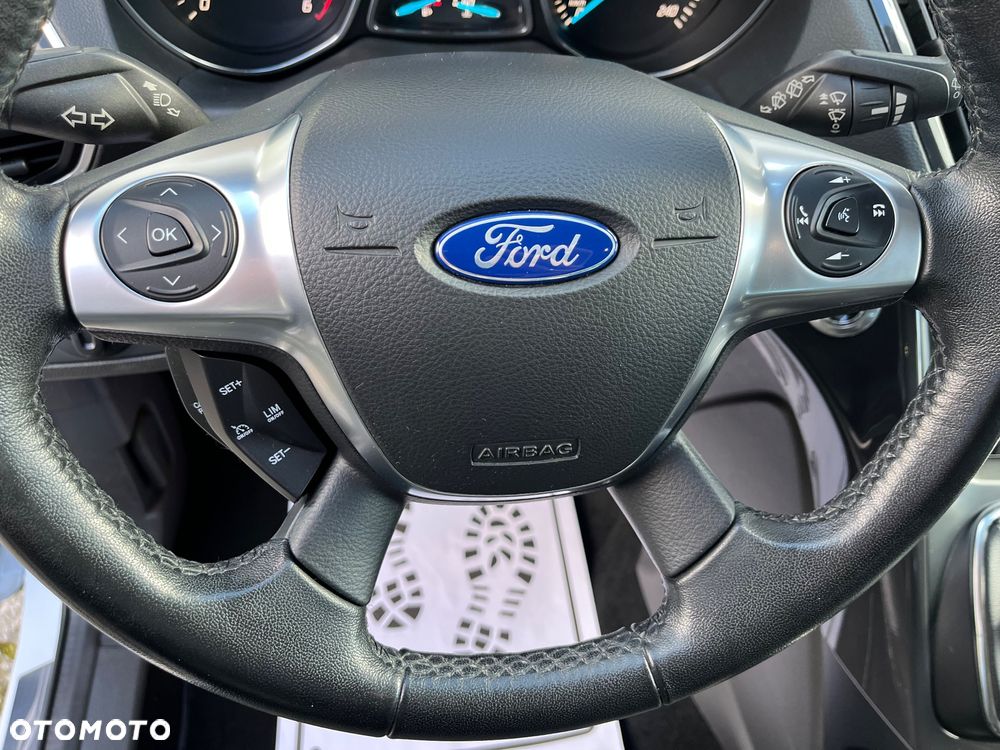 Ford Kuga 2.0 TDCi 2x4 Titanium - 39