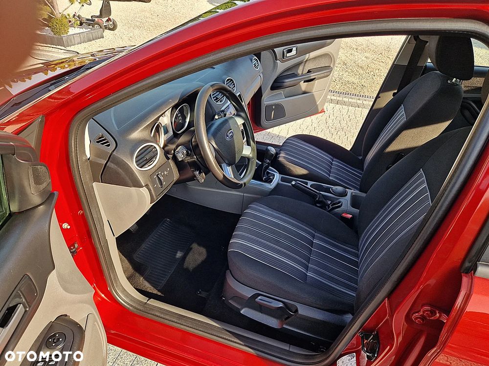 Ford Focus 1.6 16V Ghia - 10
