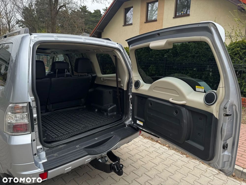 Mitsubishi Pajero 3.2 DI-D Automatik Diamant Edition - 26