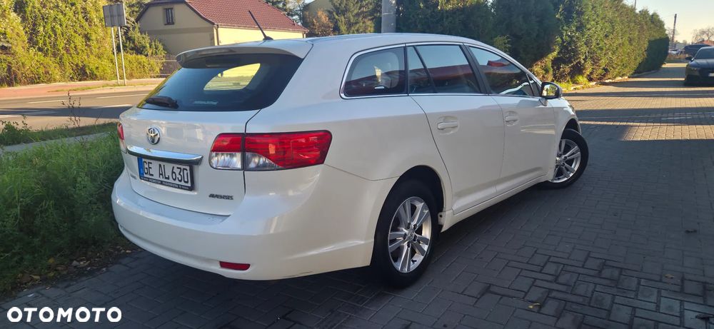 Toyota Avensis 2.0 D-4D Premium - 13