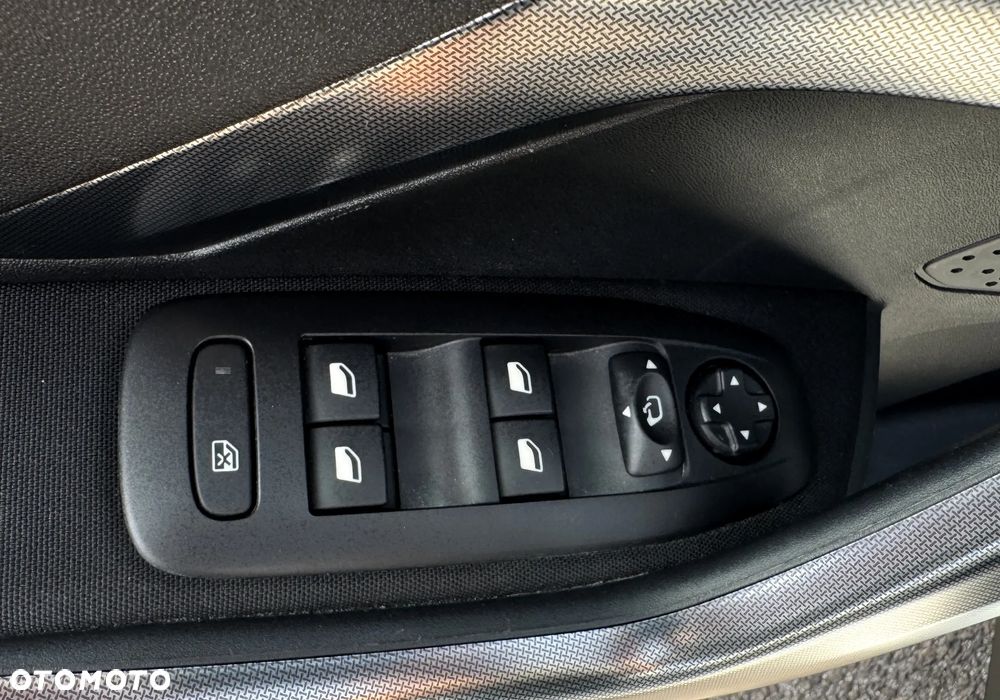 Peugeot 2008 PureTech 110 GPF Stop&Start EAT6 Allure - 33