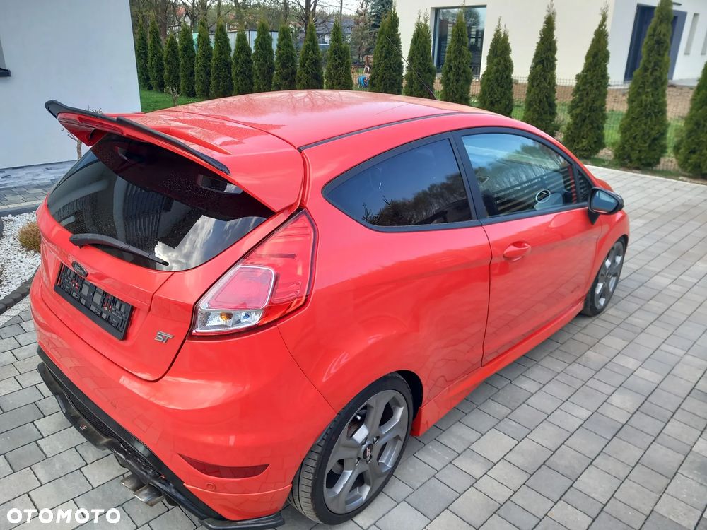 Ford Fiesta 1.6 EcoBoost ST - 12