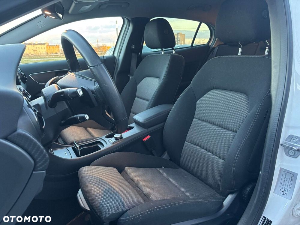 Mercedes-Benz GLA - 10