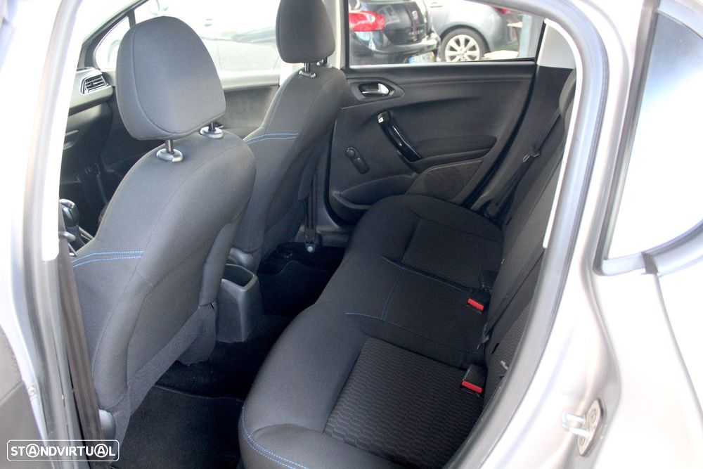 Peugeot 208 1.2 PureTech Signature - 8
