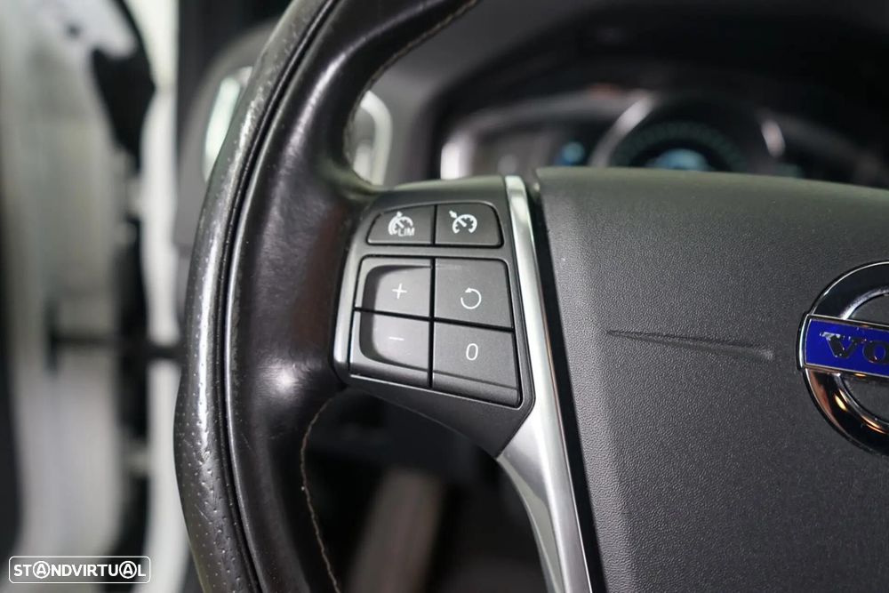 Volvo V60 2.4 D6 R-Design AWD Phev - 25