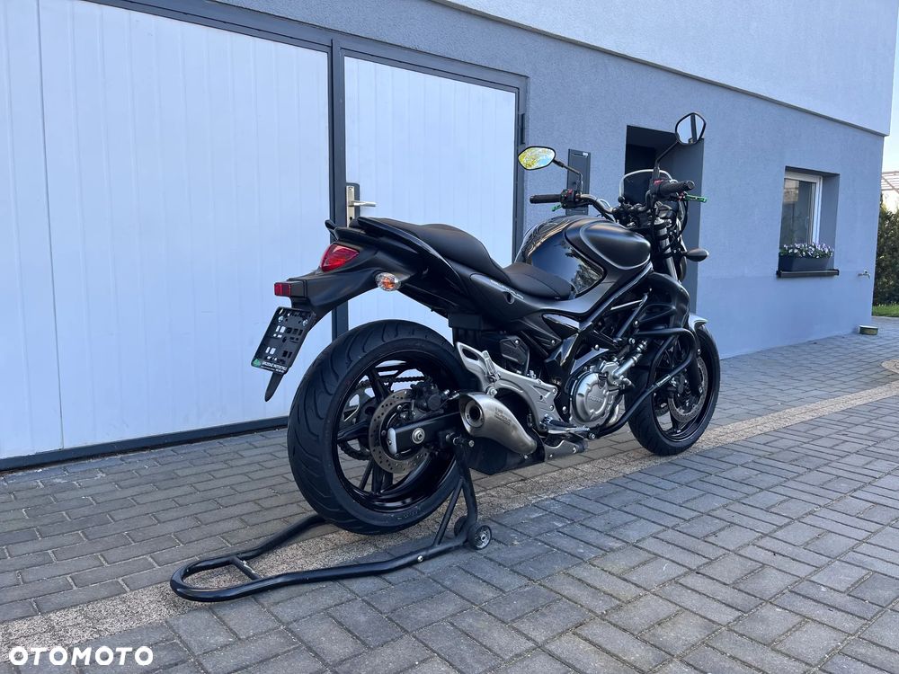 Suzuki Gladius - 4