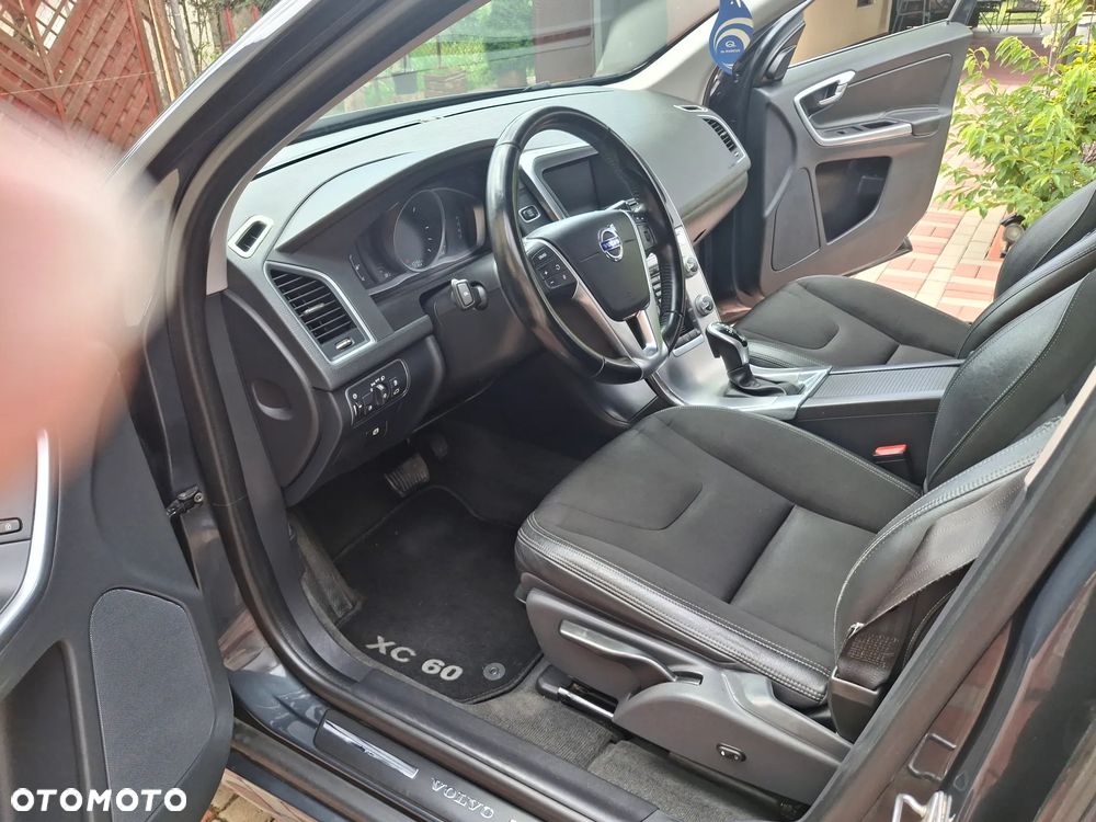 Volvo XC 60 D3 Drive-E Momentum - 11