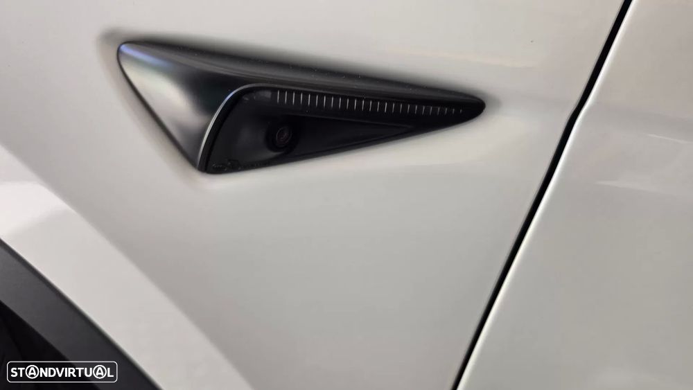 Tesla Model Y Long Range Dual Motor AWD - 30