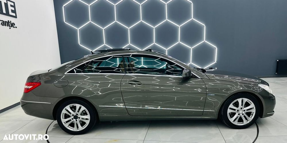 Mercedes-Benz E 220 CDI DPF BlueEFFICIENCY 7G-TRONIC Avantgarde - 32