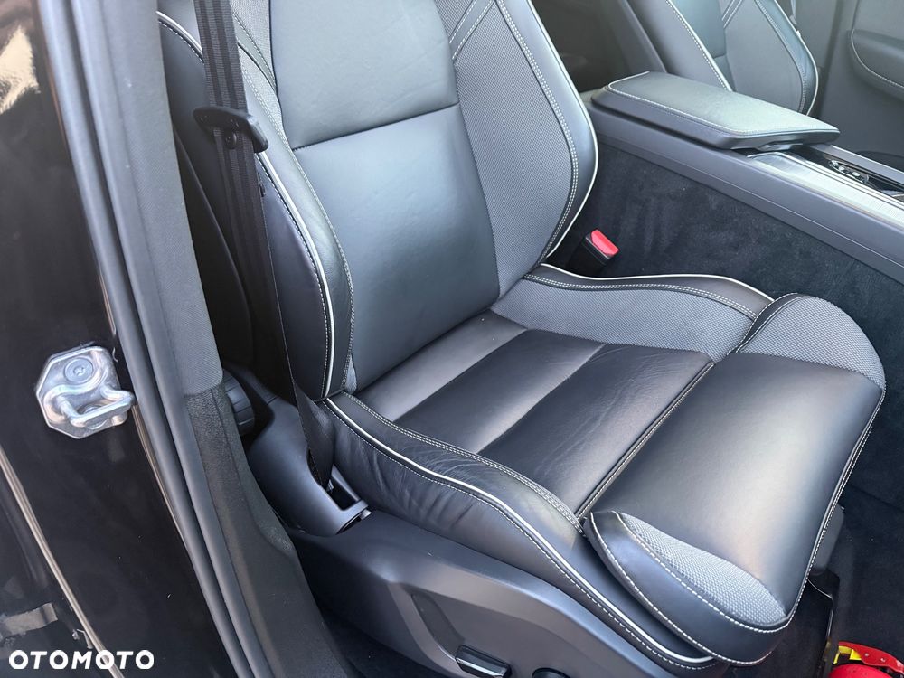 Volvo XC 60 B4 B Plus Dark - 38