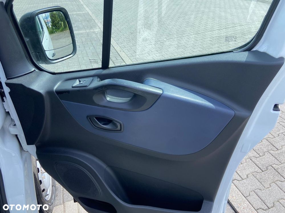 Opel Ambulans Karetka vivaro - 12