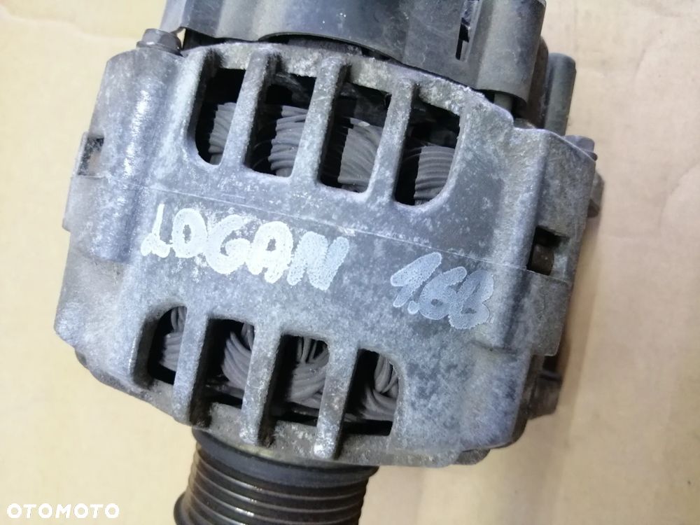 Dacia Duster Logan 1.6 T-CE alternator Valeo 8200810621-C TG9B053 - 2