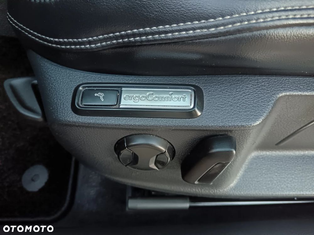 Volkswagen Passat 2.0 TDI SCR DSG 4Motion Business - 14
