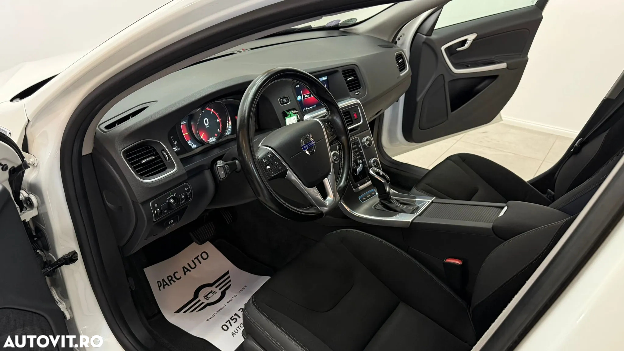 Volvo V60 D6 Plug-In-Hybrid AWD Geartronic Momentum - 5