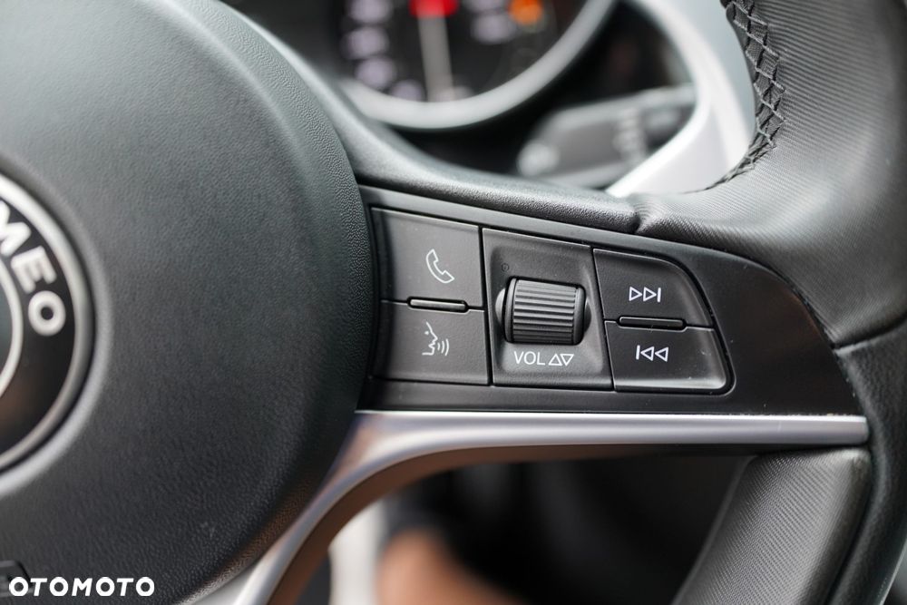 Alfa Romeo Giulia 2.0 Turbo 16V AT8-Q4 Ti - 23