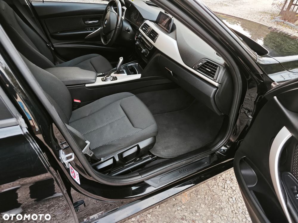 BMW Seria 3 316d Touring - 12