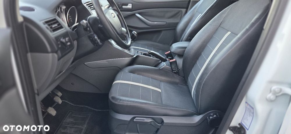 Ford Kuga 2.0 TDCi 4x4 Titanium - 32