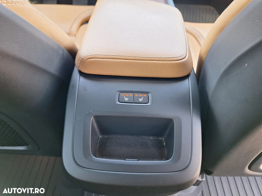 Volvo XC 60 B4 MHEV AT AWD Plus Dark - 25