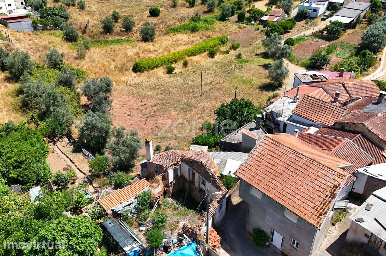 Moradia em ruínas com terreno - Grande imagem: 5/21