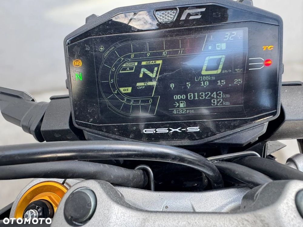 Suzuki GSX - 16