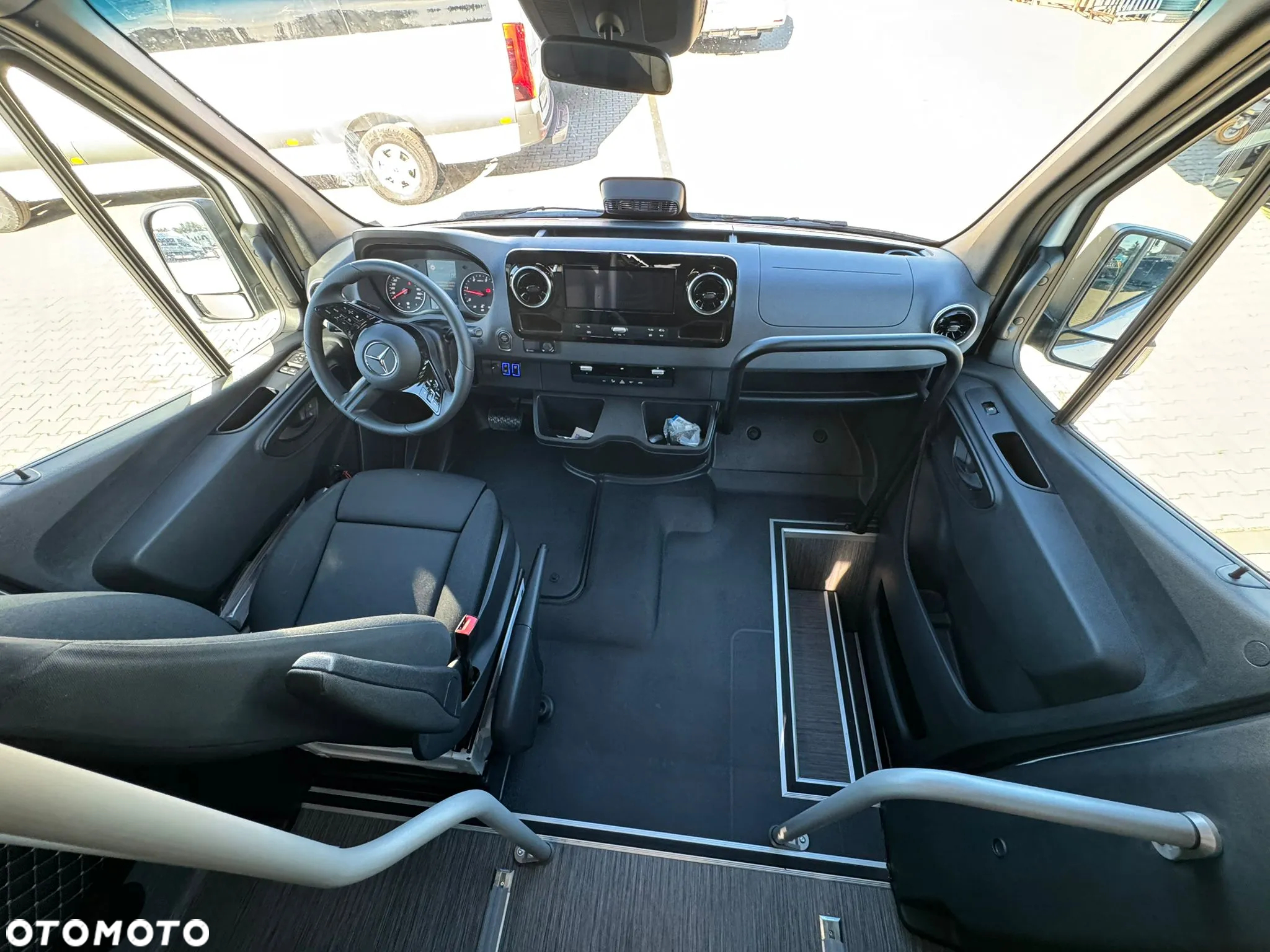 Mercedes-Benz Sprinter 517 - 11