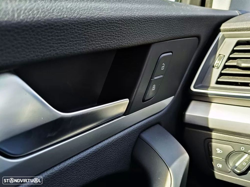 Audi Q5 50 TFSIe quattro S tronic S line business - 22