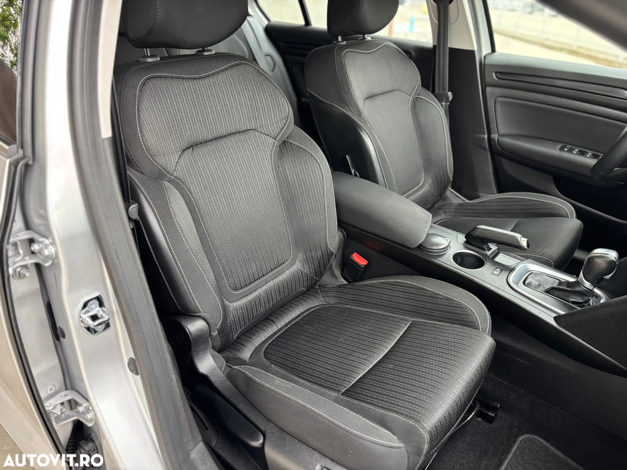Renault Megane BLUE dCi 115 EDC BUSINESS EDITION - 33