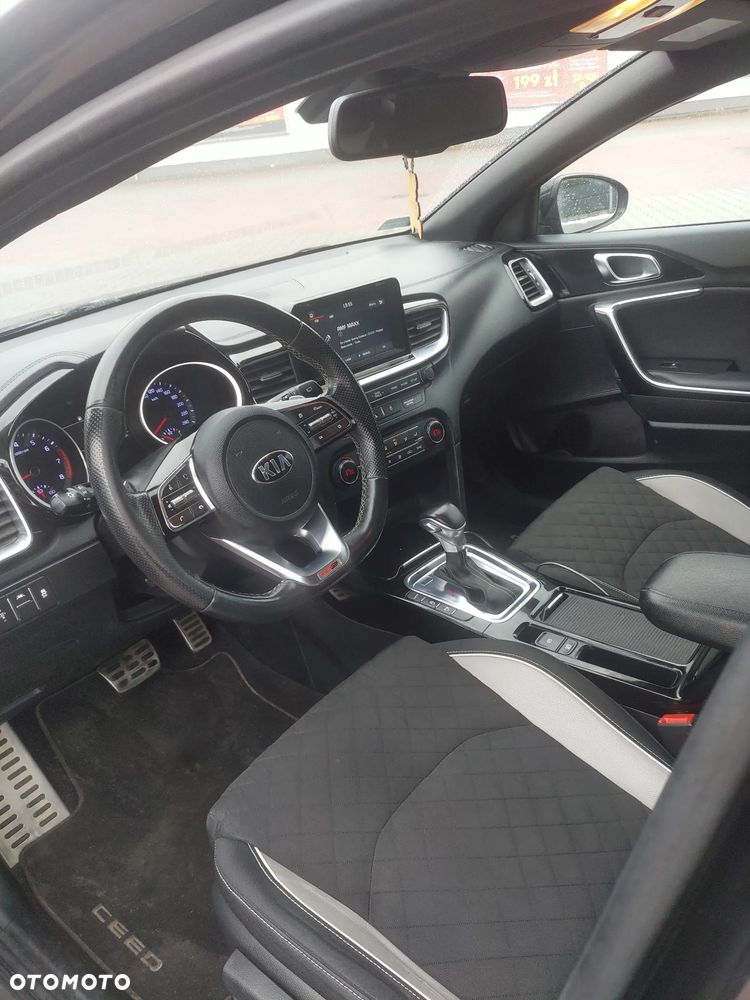 Kia ProCeed - 13