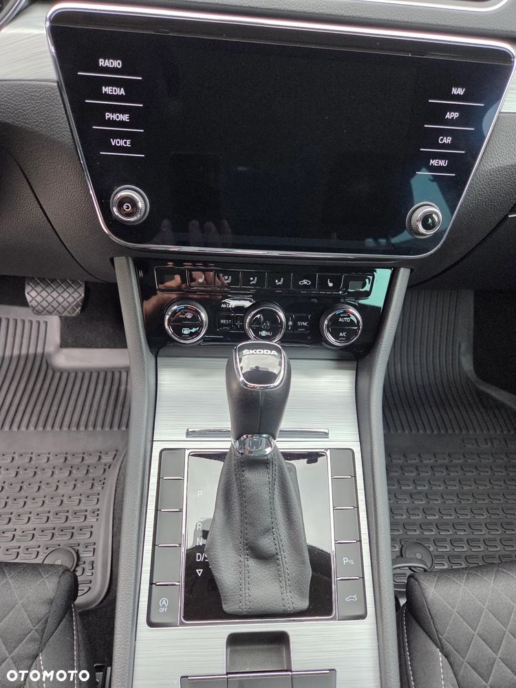 Skoda Superb 2.0 TDI SCR Style DSG - 26