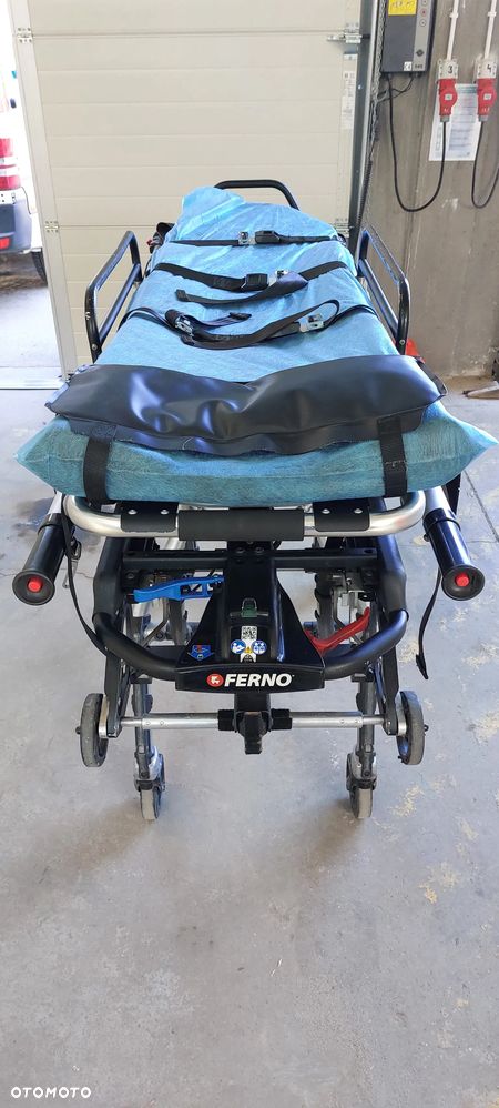 Renault Trafic ambulans - 14