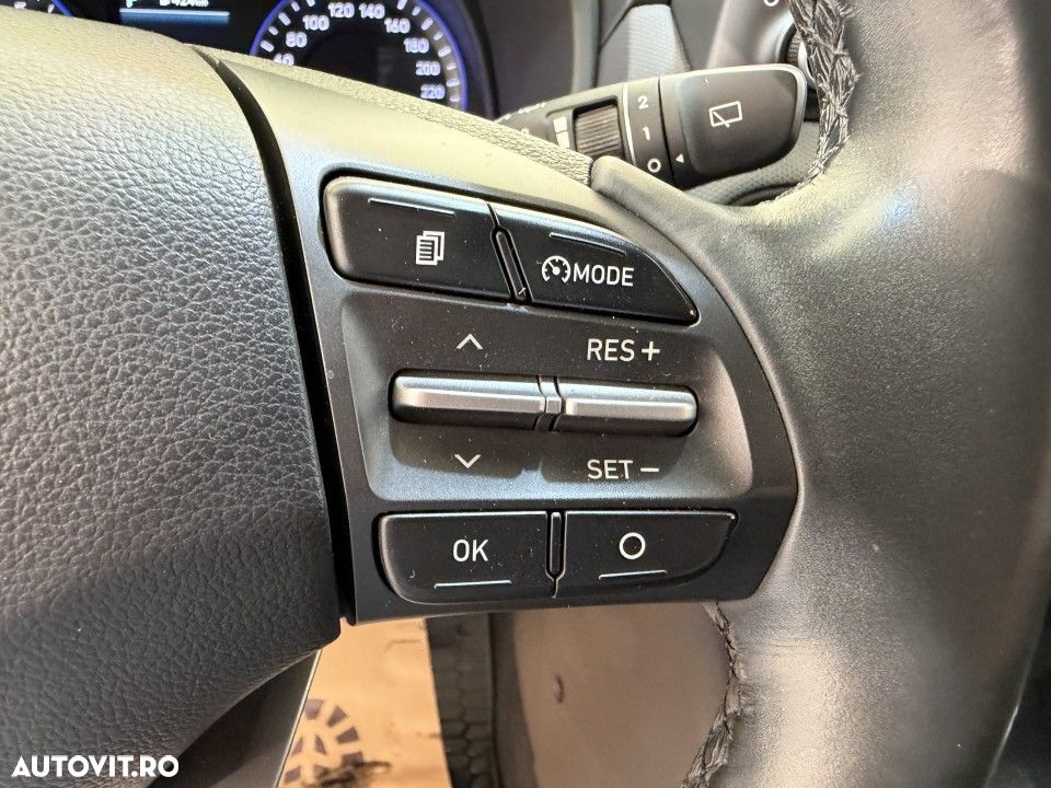 Hyundai KONA - 11
