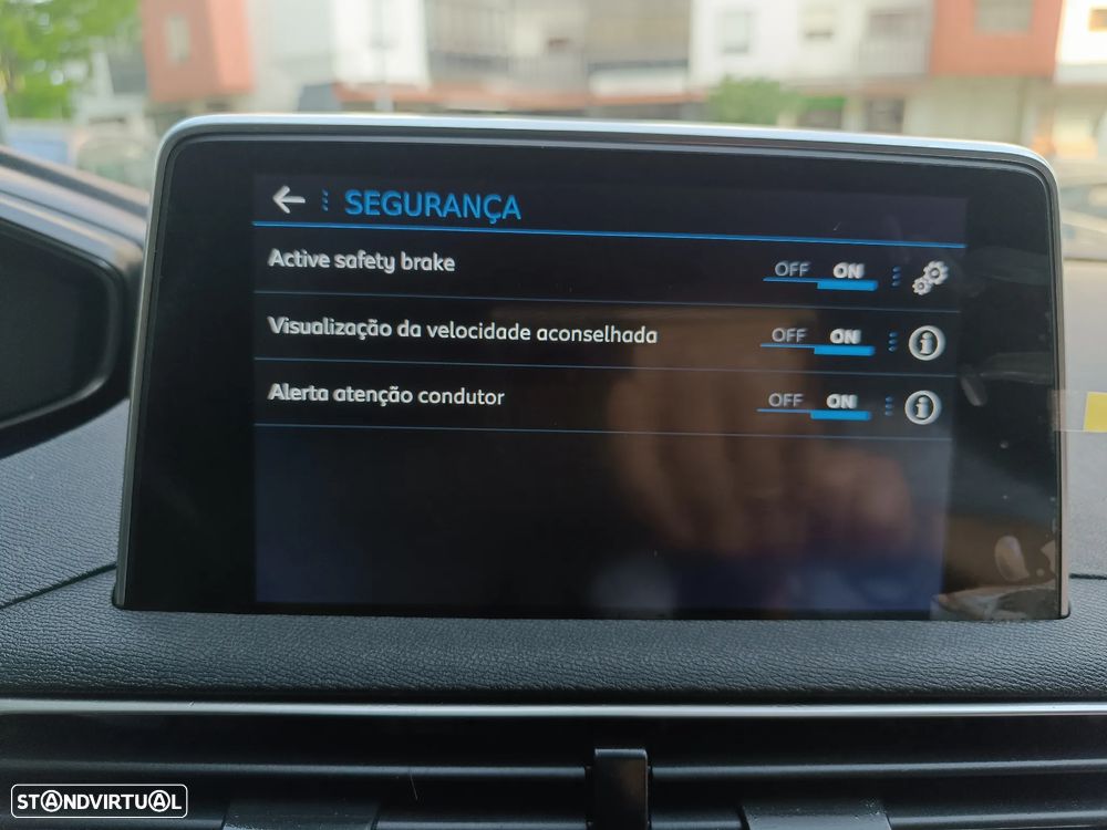 Peugeot 3008 1.2 PureTech Allure Pack EAT8 - 42