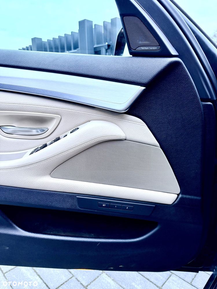 BMW Seria 5 525d xDrive - 10