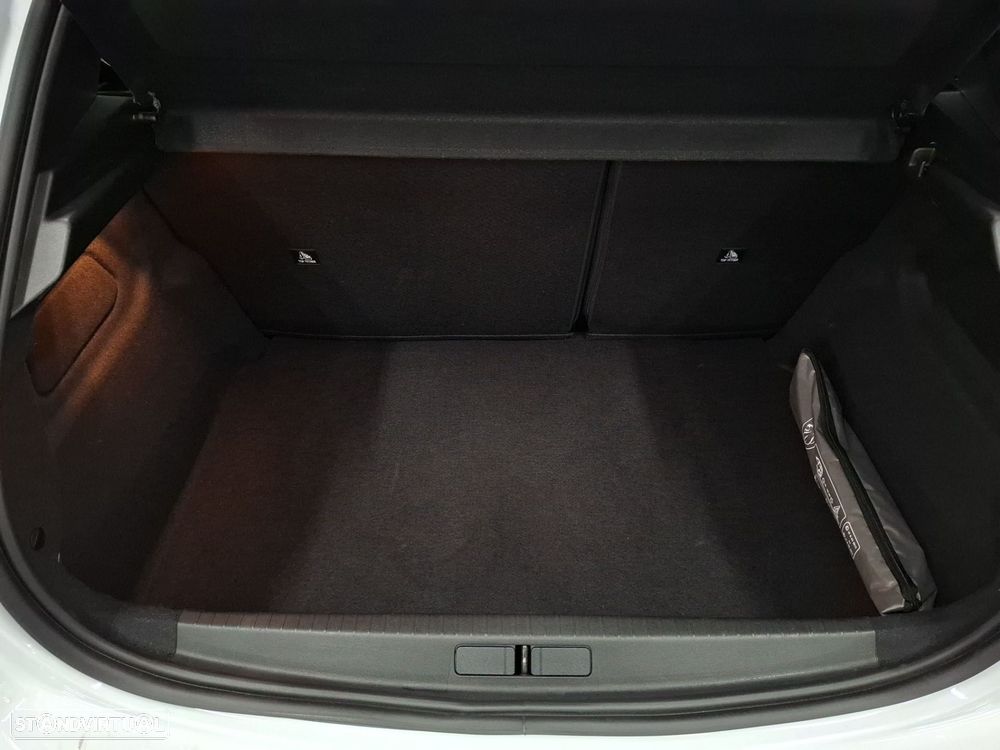 Peugeot 208 1.2 Hybrid Allure e-DCS6 - 23