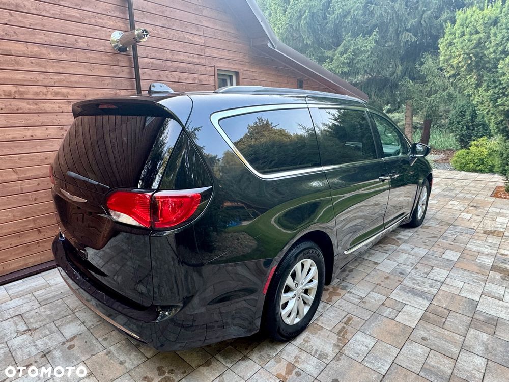 Chrysler Pacifica - 9