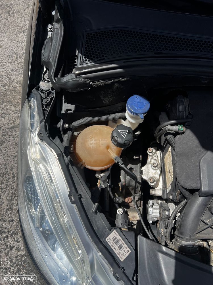 Peugeot 208 - 25