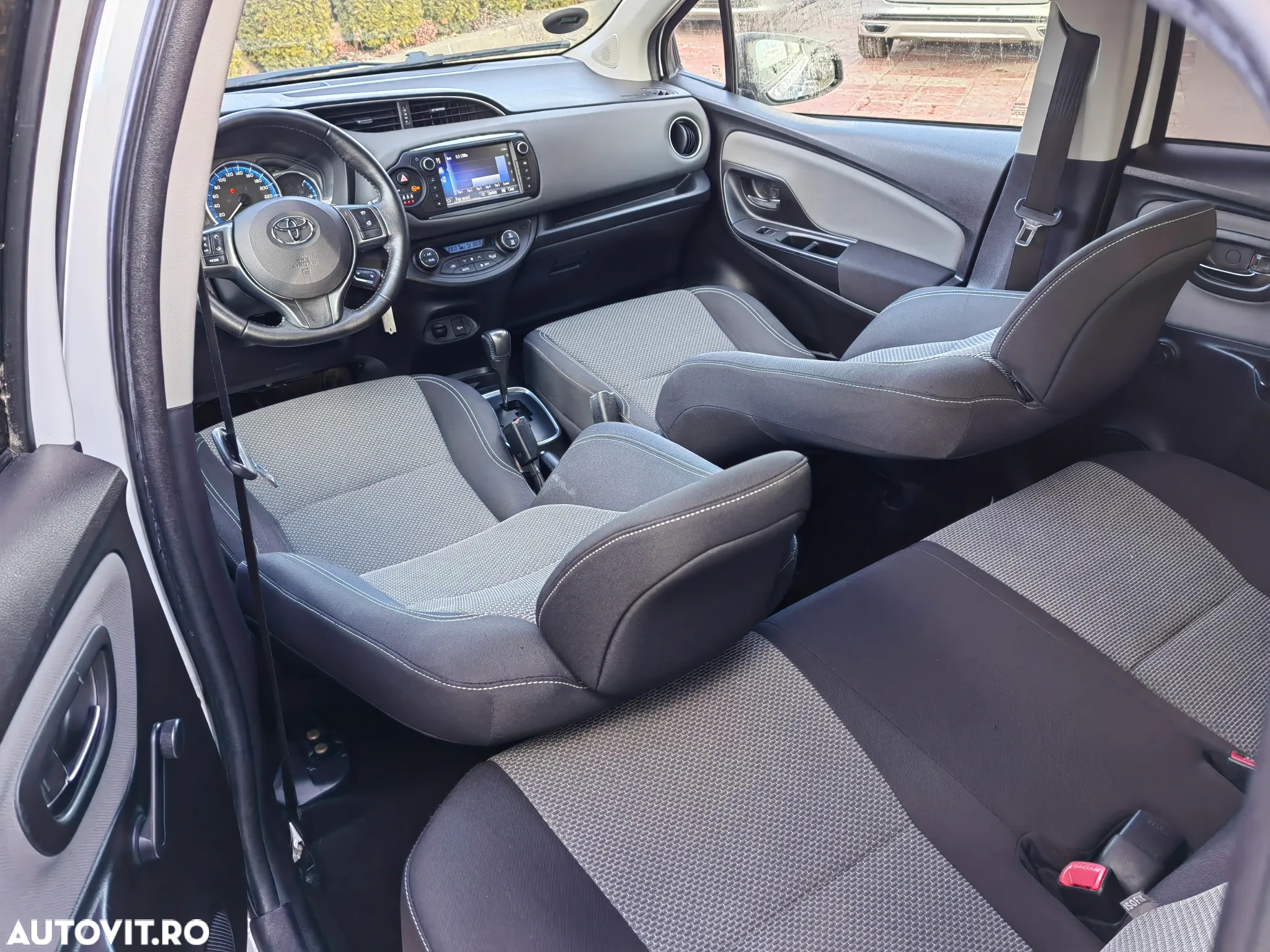 Toyota Yaris Hybrid 1.5 VVT-i Premiere Edition - 18