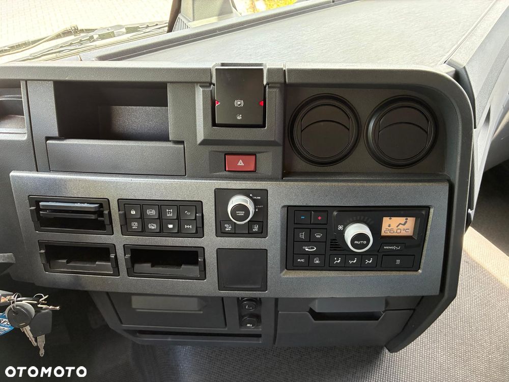 Renault T480 Sleeper Cab - 19
