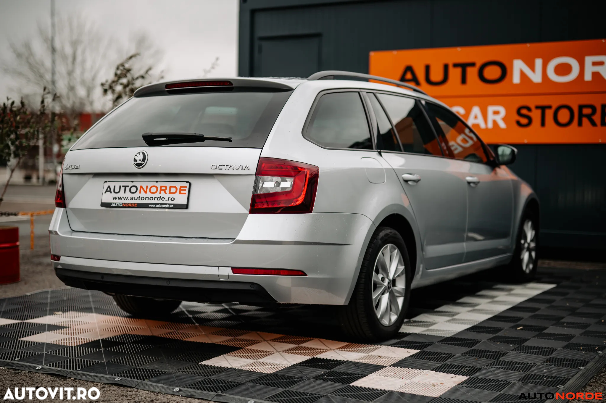 Skoda Octavia Combi Diesel 2.0 TDI DSG Style - 10