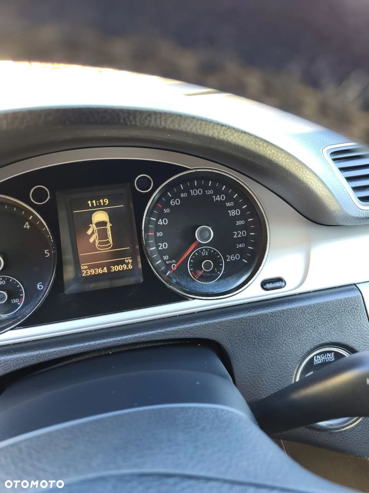 Volkswagen Passat 2.0 TDI Trendline - 18